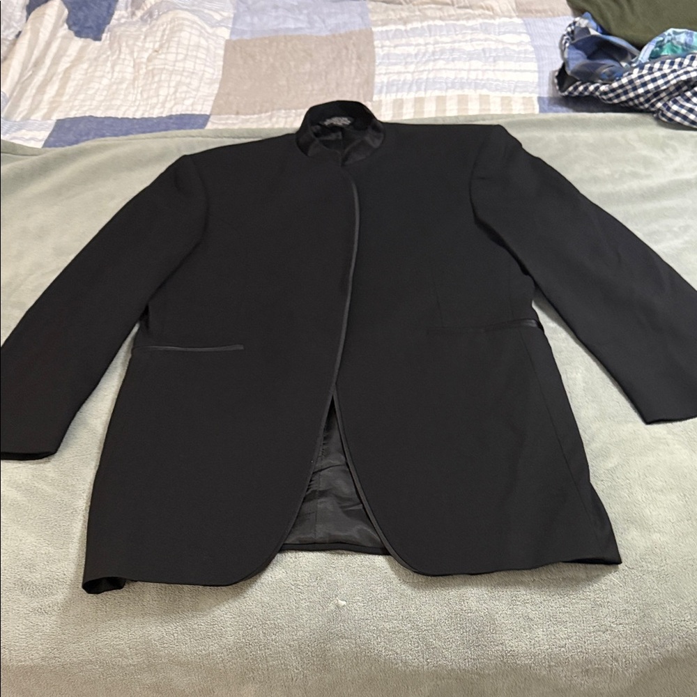 Sophisticated Men's Black Blazer: IMMACULATE CONDITION